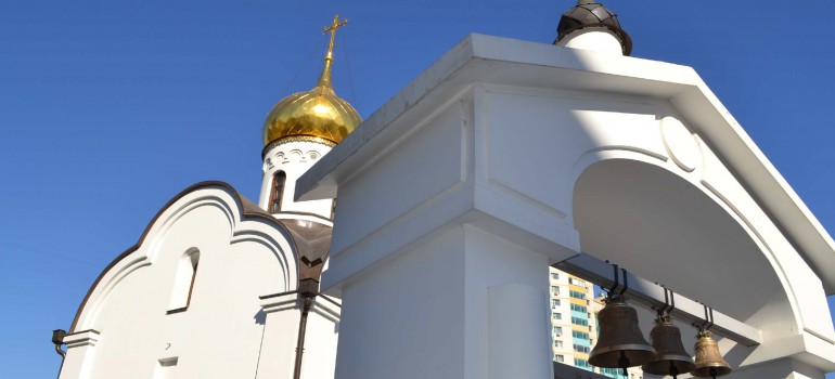 Воскресное богослужение в храме Всех Святых