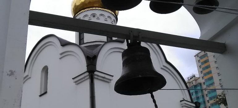 Каждое воскресенье совершается молебен с пением акафиста святым Царственным страстотерпцам