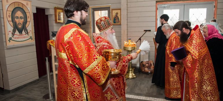 Епископ Дмитровский Феофилакт совершил чин малого освящения нового храма и Божественную литургию