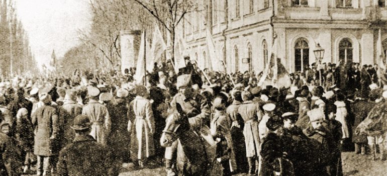 Манифестация в Киеве за автономию в марте 1917 года.