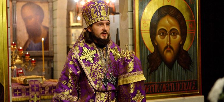 Архиерейское богослужение в храме Царственных мучеников