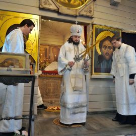 Епископ Алексий возглавил богослужение в храме Царственных мучеников